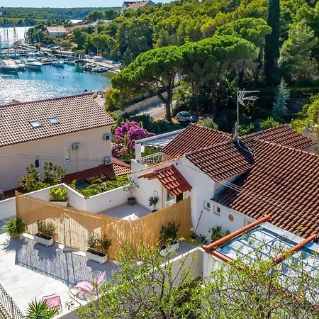 Matanovi Dvori Milna (Brac)