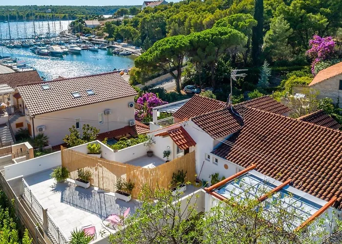 Matanovi Dvori Milna (Brac)