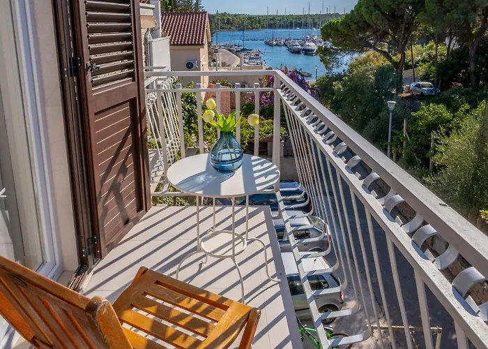 Matanovi Dvori * Milna (Brac)